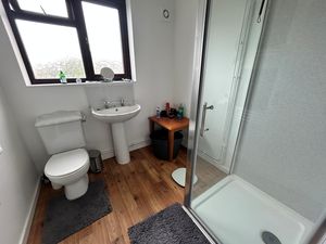 Shower room- click for photo gallery